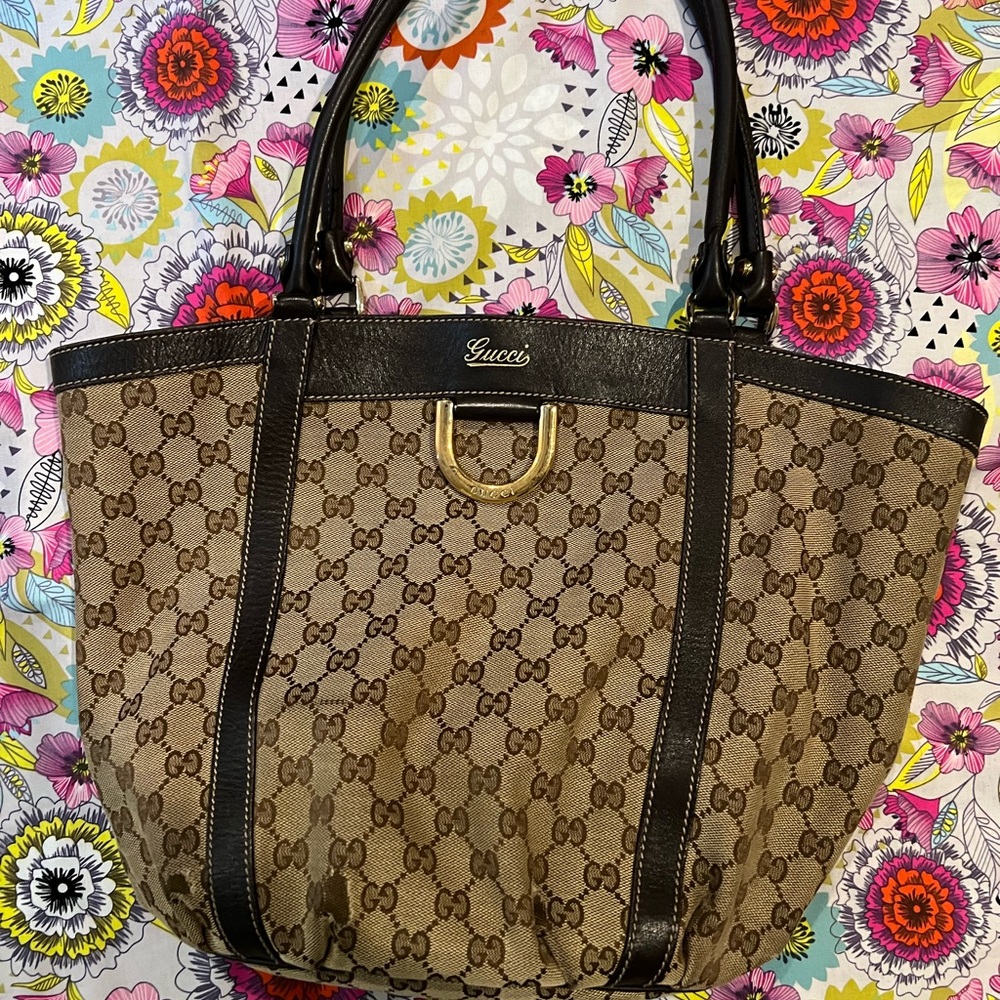 Authentic Gucci shoulder bag